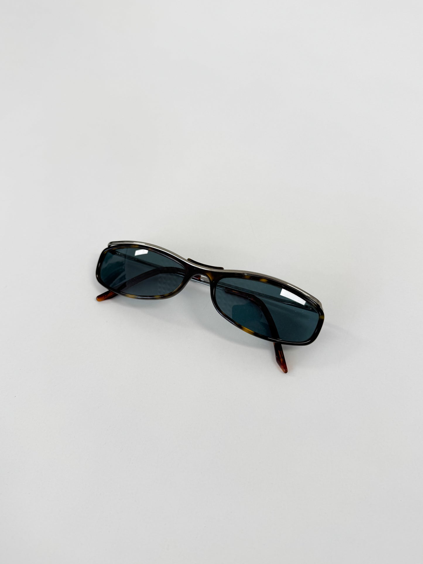 Gucci Floating Frame Sunglasses Silver FW2001