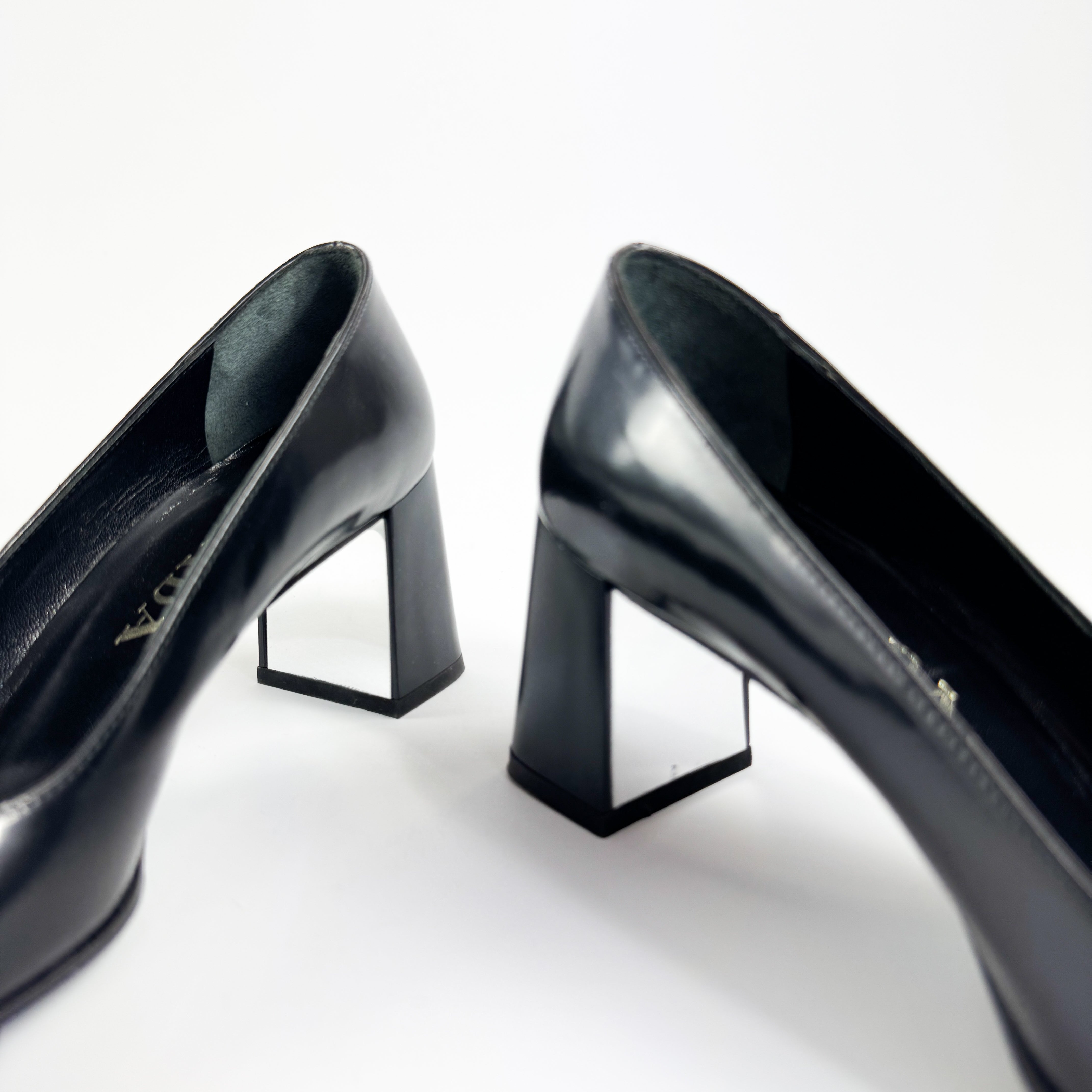 【ドーナッツ】SS1999 PRADA Squaqe Toe Heels ドーナッツ様 専用】SS1999 PRADA Squaqe Toe Heels - メルカリ